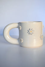 Load image into Gallery viewer, FLORAL MUG
