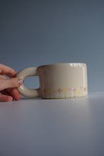 Load image into Gallery viewer, FLORAL COFFEE MUG
